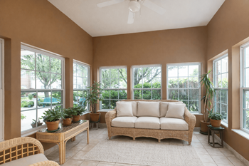 Bright solarium space